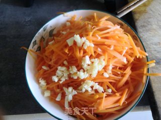 凉拌红萝卜丝的做法步骤：7