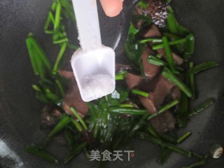 韭花炒猪血的做法步骤：9