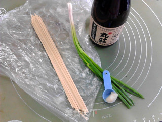 酱油拌面的做法步骤：1