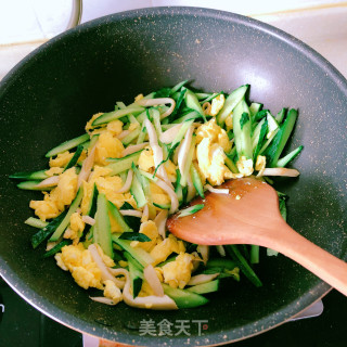海参小米粥+蛋蔬麦卷营养早餐的做法步骤：10