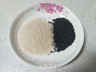 黑芝麻米糊的做法步骤：1