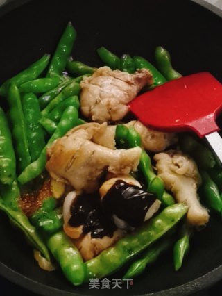 豆角炖鸡翅根的做法步骤：7