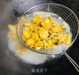 彩椒炒红贝肉的做法步骤：4