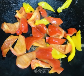 彩椒炒红贝肉的做法步骤：6