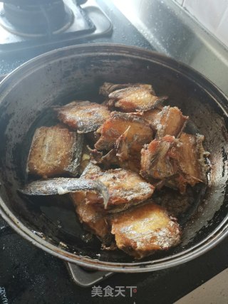 香酥酸辣带鱼的做法步骤：3