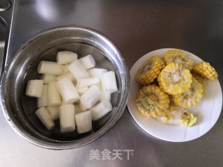 山药脊骨汤的做法步骤：2