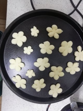 花朵小饼的做法步骤：3