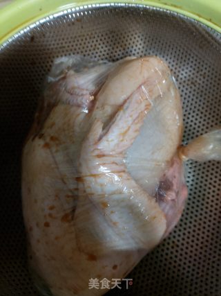 电饭煲烤鸡的做法步骤：1