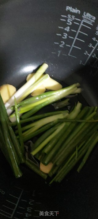 电饭煲烤鸡的做法步骤：2
