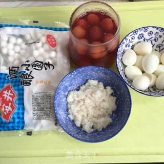 酒酿樱桃糖水圆子的做法步骤：1