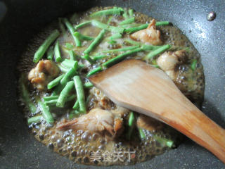 梅豆炖鸡翅根的做法步骤：10