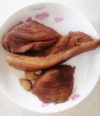 鲜美多汁的卤肉卷 卤肉花卷的做法步骤：2