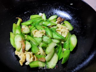 丝瓜炒鸡蛋的做法步骤：12