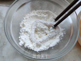 炸鱿鱼圈的做法步骤：3