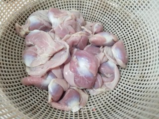香辣鸡胗的做法步骤：2