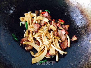 萝卜干炒腊肉的做法步骤：6