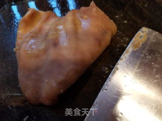 卤猪耳的做法步骤：2