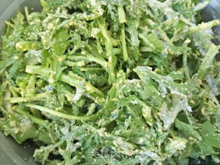 “ 蒸菜 ”粉蒸茼蒿的做法步骤：7