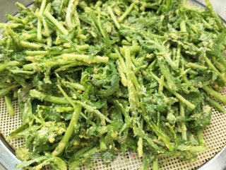 “ 蒸菜 ”粉蒸茼蒿的做法步骤：8