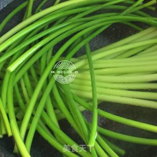 油淋手撕蒜苔的做法步骤：7