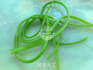 油淋手撕蒜苔的做法步骤：10