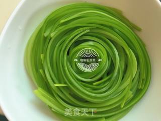 油淋手撕蒜苔的做法步骤：11