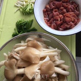 香葱肉片焖平菇的做法步骤：1