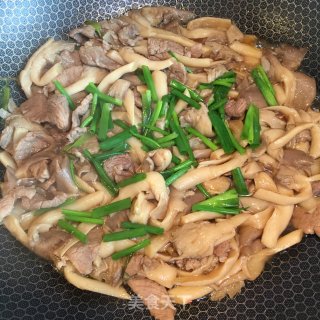 香葱肉片焖平菇的做法步骤：6