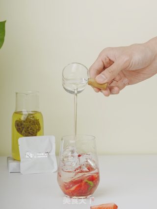 草莓微醺气泡酒的做法步骤：5