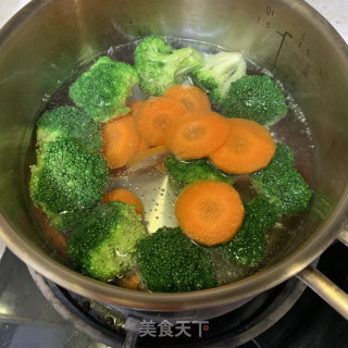 木耳蒸鸡腿肉的做法步骤：7