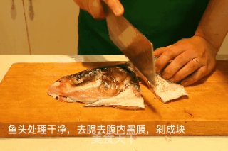生啫鱼头的做法步骤：1