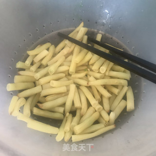 炒黄油豆的做法步骤：1