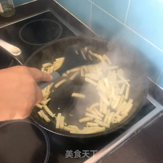 炒黄油豆的做法步骤：3