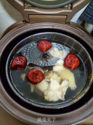 首乌红枣鸡汤的做法步骤：4