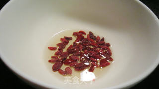 生姜鸡腿汤的做法步骤：1