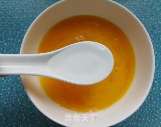 小葱炒鸡蛋的做法步骤：2