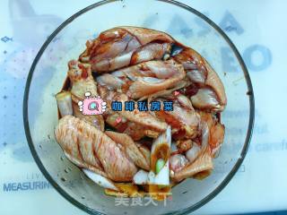 三汁鸡翅焖锅的做法步骤：3