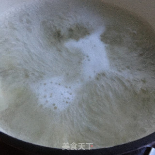 酸汤香芹鲜肉馄饨的做法步骤：10