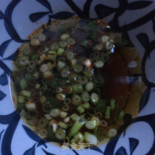 酸汤香芹鲜肉馄饨的做法步骤：11