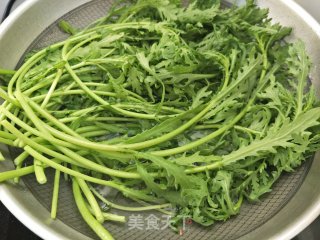 “ 蒸菜”茼蒿蒸蛋的做法步骤：2