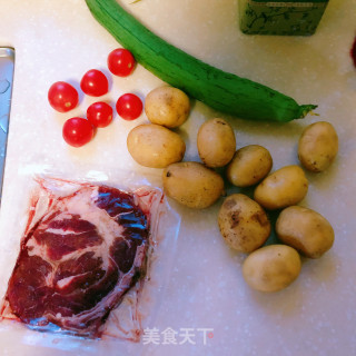 咖喱牛肉排炖土豆的做法步骤：1
