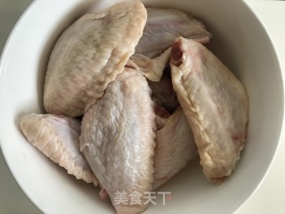不加一滴油的蜜汁烤鸡翅的做法步骤：1