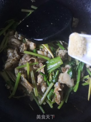 芹菜炒牛蛙的做法步骤：11