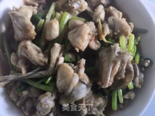 芹菜炒牛蛙的做法步骤：12