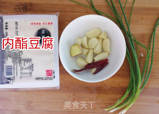 #夏日快手菜#凉拌内酯豆腐 小葱拌豆腐的做法步骤：1