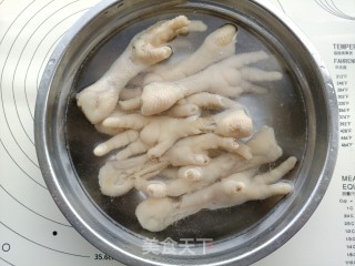夏天必做美食——红油无骨凤爪的做法步骤：5