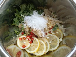 夏天必做美食——红油无骨凤爪的做法步骤：8
