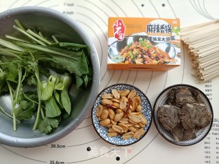 麻辣面的做法步骤：1
