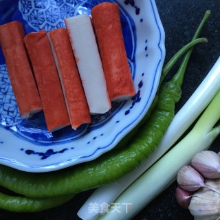 蚝油包菜炒蟹柳的做法步骤：2