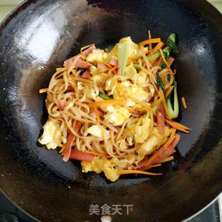 鸡蛋蔬菜炒面的做法步骤：9